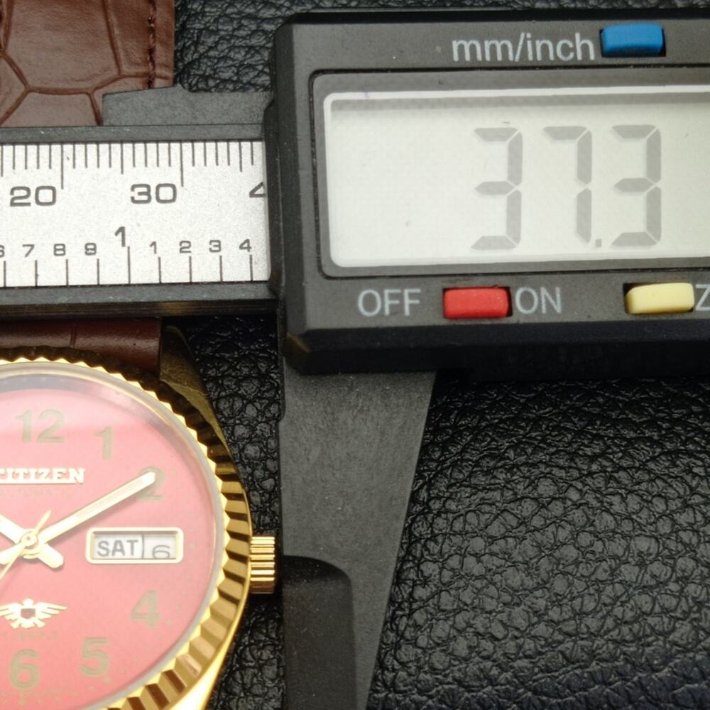 Vintage 1977 Citizen Automatic Mens Gold Watch W/daydate & Red accents - Picture 7 of 8